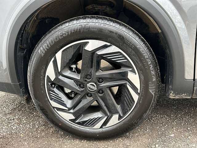 Nissan Qashqai 1.3 DIG-T MHEV N-Connecta SUV 5dr Petrol Hybrid Manual Euro 6 (s/s) (140 ps)