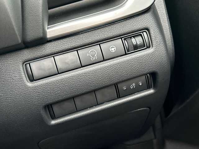 Nissan Qashqai 1.3 DIG-T MHEV N-Connecta SUV 5dr Petrol Hybrid Manual Euro 6 (s/s) (140 ps)
