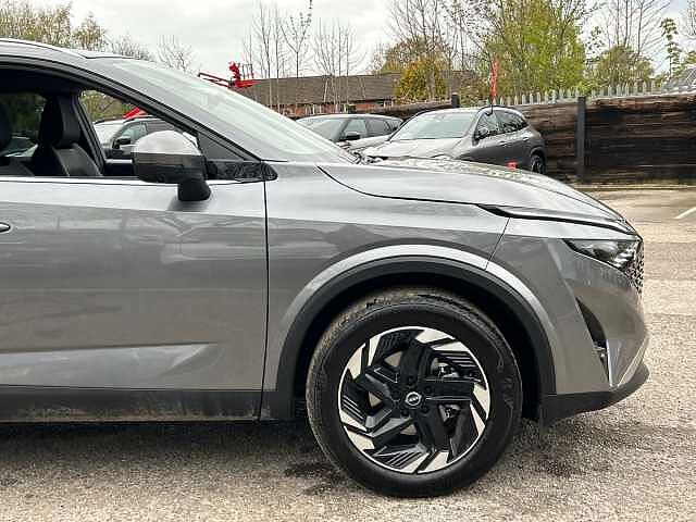 Nissan Qashqai 1.3 DIG-T MHEV N-Connecta SUV 5dr Petrol Hybrid Manual Euro 6 (s/s) (140 ps)