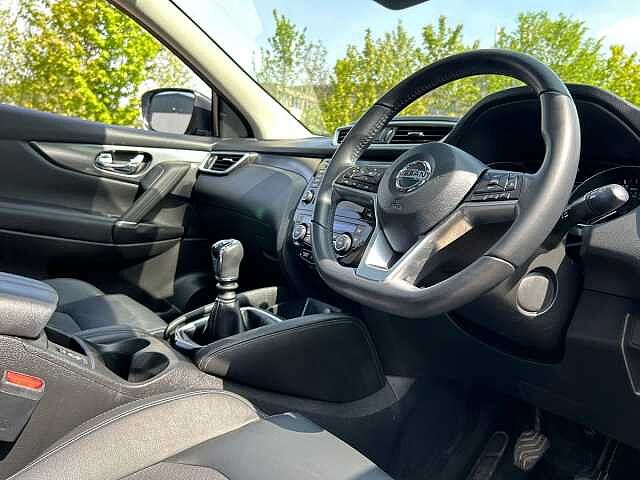 Nissan Qashqai 1.3 DIG-T Tekna SUV 5dr Petrol Manual Euro 6 (s/s) (140 ps)