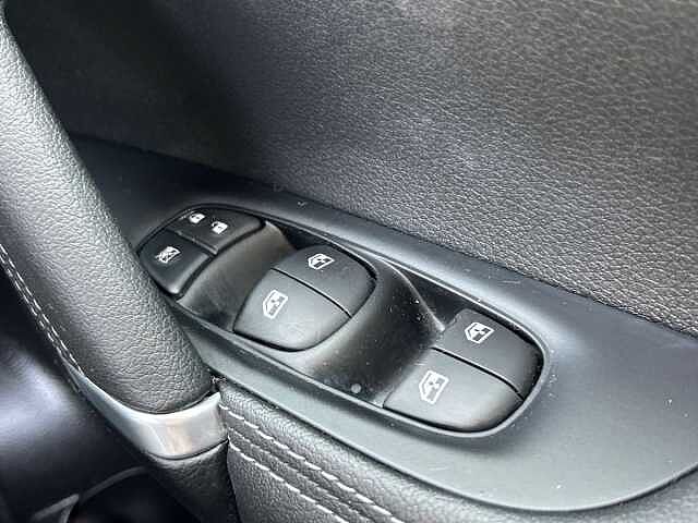 Nissan Qashqai 1.3 DIG-T Tekna SUV 5dr Petrol Manual Euro 6 (s/s) (140 ps)
