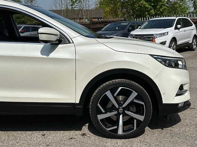 Nissan Qashqai 1.3 DIG-T Tekna SUV 5dr Petrol Manual Euro 6 (s/s) (140 ps)