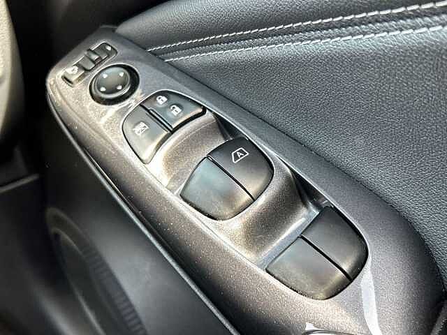 Nissan Juke 1.0 DIG-T N-Connecta SUV 5dr Petrol Manual Euro 6 (s/s) (114 ps)