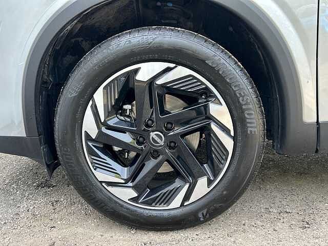 Nissan Qashqai 1.3 DIG-T MHEV N-Connecta SUV 5dr Petrol Hybrid Manual Euro 6 (s/s) (140 ps)