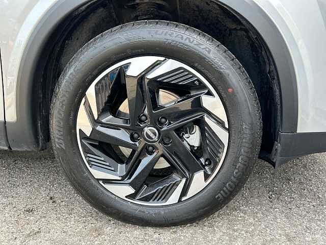 Nissan Qashqai 1.3 DIG-T MHEV N-Connecta SUV 5dr Petrol Hybrid Manual Euro 6 (s/s) (140 ps)