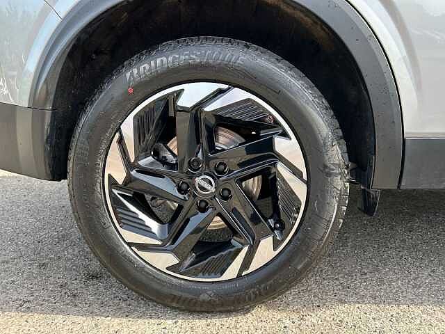 Nissan Qashqai 1.3 DIG-T MHEV N-Connecta SUV 5dr Petrol Hybrid Manual Euro 6 (s/s) (140 ps)