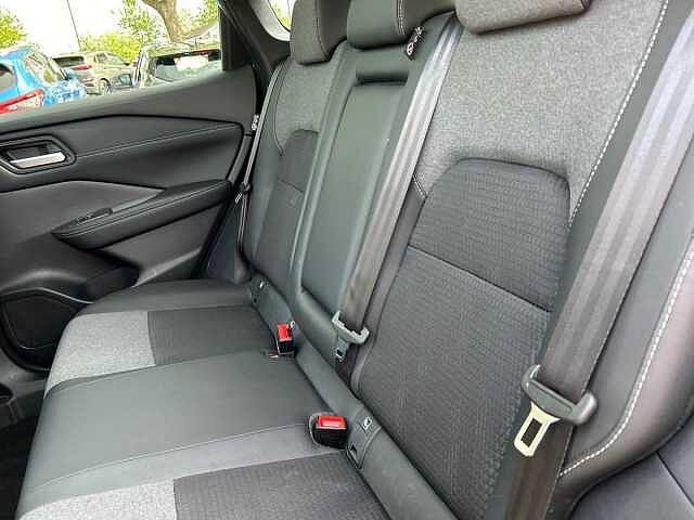 Nissan Qashqai 1.3 DIG-T MHEV N-Connecta SUV 5dr Petrol Hybrid Manual Euro 6 (s/s) (140 ps)