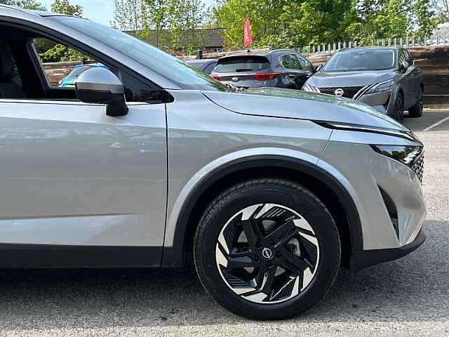 Nissan Qashqai 1.3 DIG-T MHEV N-Connecta SUV 5dr Petrol Hybrid Manual Euro 6 (s/s) (140 ps)