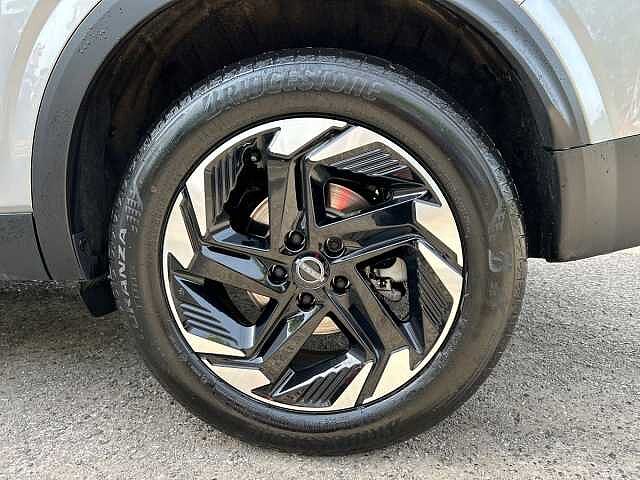 Nissan Qashqai 1.3 DIG-T MHEV N-Connecta SUV 5dr Petrol Hybrid Manual Euro 6 (s/s) (140 ps)