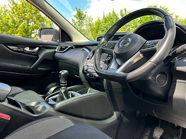 Nissan Qashqai 1.3 DIG-T N-Connecta SUV 5dr Petrol Manual Euro 6 (s/s) (140 ps)