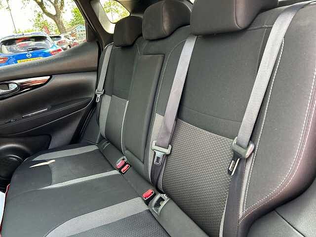 Nissan Qashqai 1.3 DIG-T N-Connecta SUV 5dr Petrol Manual Euro 6 (s/s) (140 ps)