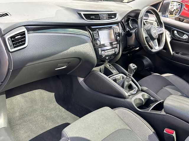 Nissan Qashqai 1.3 DIG-T N-Connecta SUV 5dr Petrol Manual Euro 6 (s/s) (140 ps)