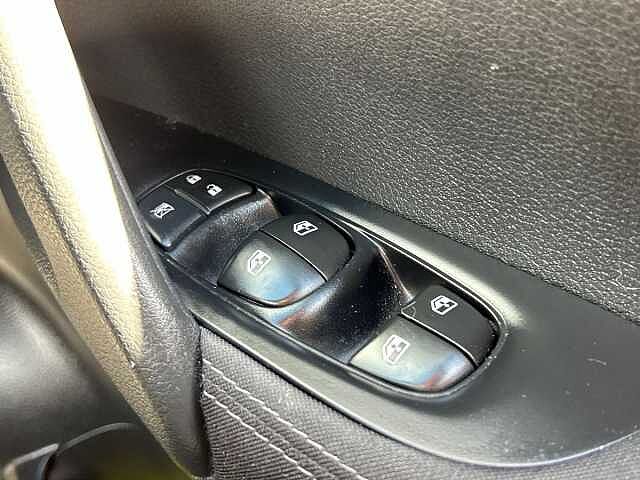 Nissan Qashqai 1.3 DIG-T N-Connecta SUV 5dr Petrol Manual Euro 6 (s/s) (140 ps)