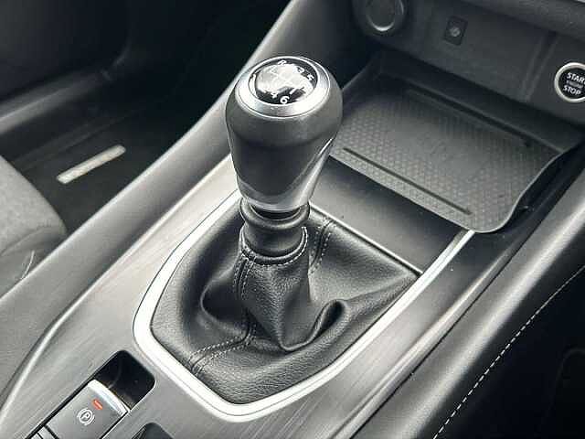 Nissan Qashqai 1.3 DIG-T MHEV Premiere Edition SUV 5dr Petrol Hybrid Manual Euro 6 (s/s) (140 p