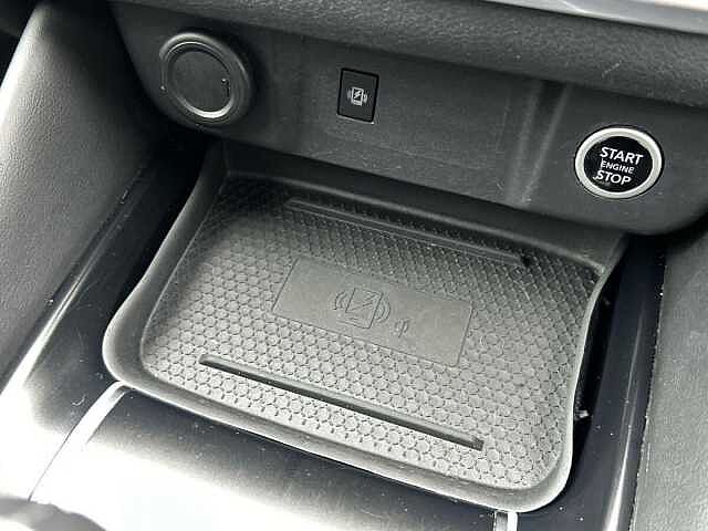 Nissan Qashqai 1.3 DIG-T MHEV Premiere Edition SUV 5dr Petrol Hybrid Manual Euro 6 (s/s) (140 p