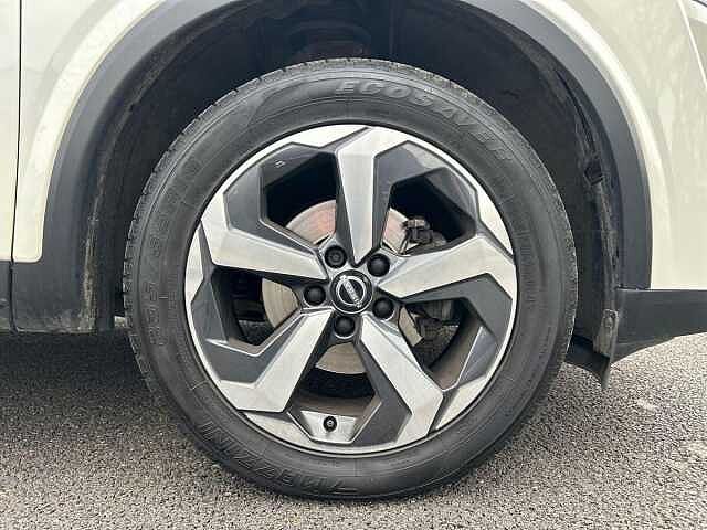 Nissan Qashqai 1.3 DIG-T MHEV N-Connecta SUV 5dr Petrol Hybrid XTRON Euro 6 (s/s) (158 ps)