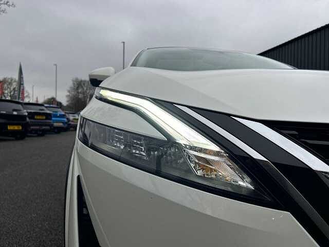 Nissan Qashqai 1.3 DIG-T MHEV N-Connecta SUV 5dr Petrol Hybrid XTRON Euro 6 (s/s) (158 ps)