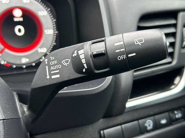 Nissan Qashqai 1.3 DIG-T MHEV N-Connecta SUV 5dr Petrol Hybrid XTRON Euro 6 (s/s) (158 ps)