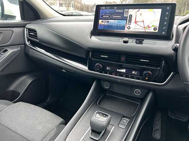 Nissan Qashqai 1.3 DIG-T MHEV N-Connecta SUV 5dr Petrol Hybrid XTRON Euro 6 (s/s) (158 ps)