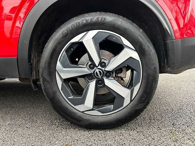 Nissan Qashqai 1.3 DIG-T MHEV N-Connecta SUV 5dr Petrol Hybrid XTRON Euro 6 (s/s) (158 ps)