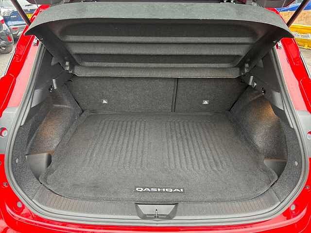 Nissan Qashqai 1.3 DIG-T MHEV N-Connecta SUV 5dr Petrol Hybrid XTRON Euro 6 (s/s) (158 ps)