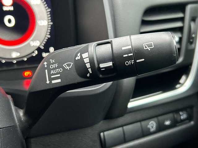 Nissan Qashqai 1.3 DIG-T MHEV N-Connecta SUV 5dr Petrol Hybrid XTRON Euro 6 (s/s) (158 ps)