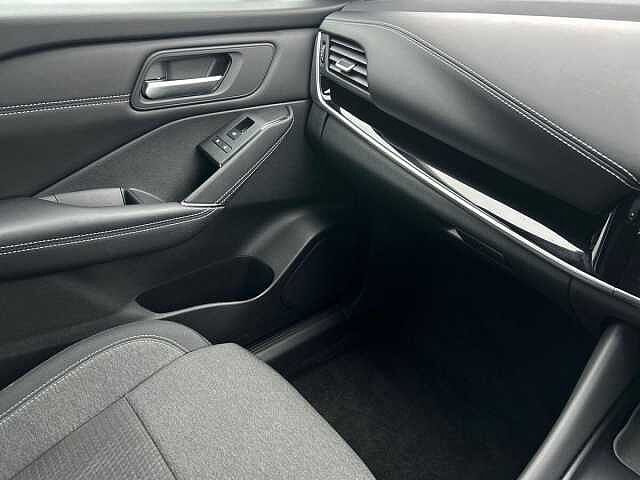 Nissan Qashqai 1.3 DIG-T MHEV N-Connecta SUV 5dr Petrol Hybrid XTRON Euro 6 (s/s) (158 ps)