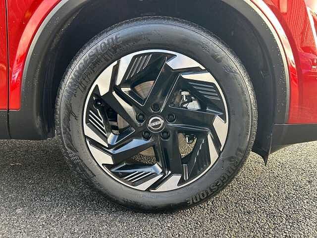 Nissan Qashqai 1.3 DIG-T MHEV N-Connecta SUV 5dr Petrol Hybrid XTRON Euro 6 (s/s) (158 ps)