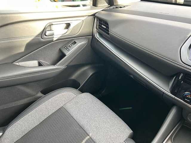Nissan Qashqai 1.3 DIG-T MHEV N-Connecta SUV 5dr Petrol Hybrid XTRON Euro 6 (s/s) (158 ps)