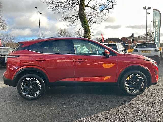 Nissan Qashqai 1.3 DIG-T MHEV N-Connecta SUV 5dr Petrol Hybrid XTRON Euro 6 (s/s) (158 ps)